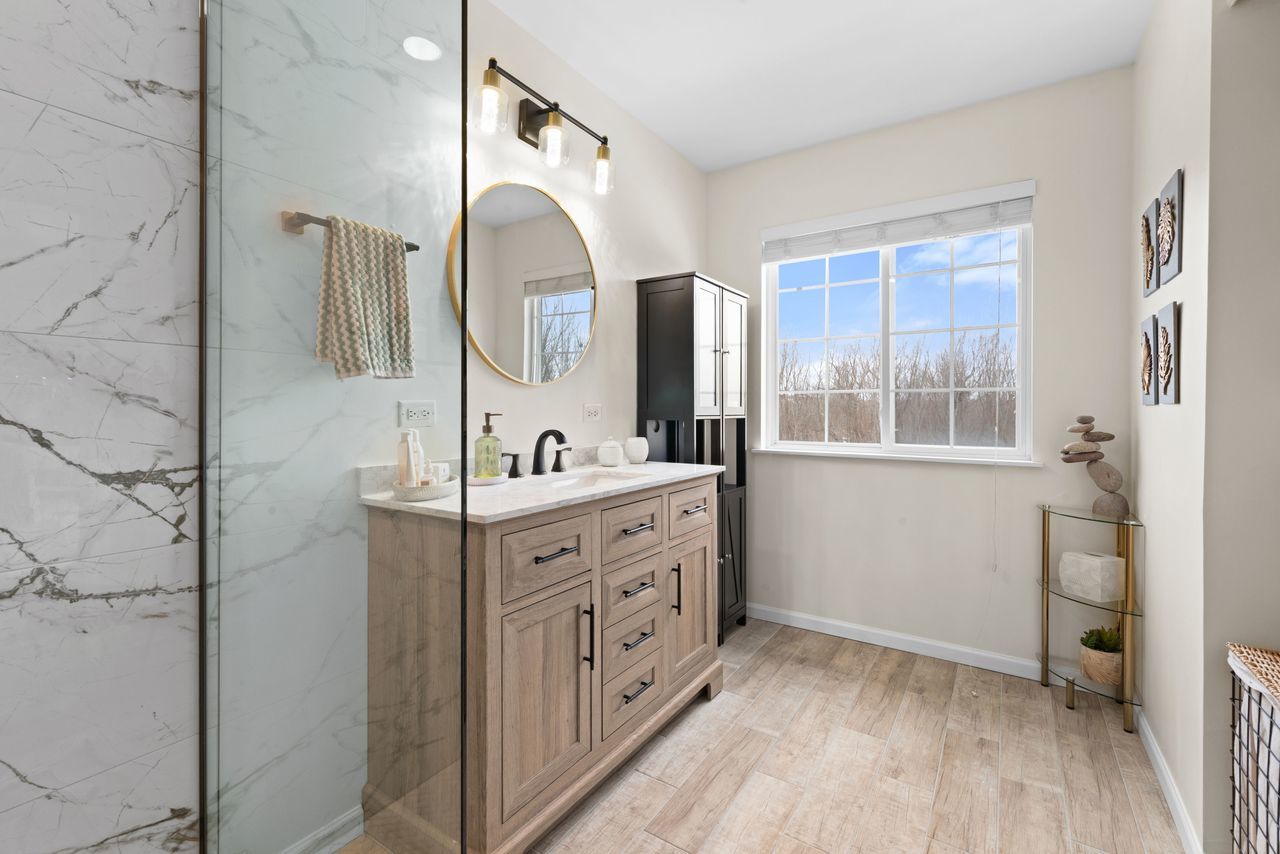 2561 HENNIG Road, Hampshire, IL 60140