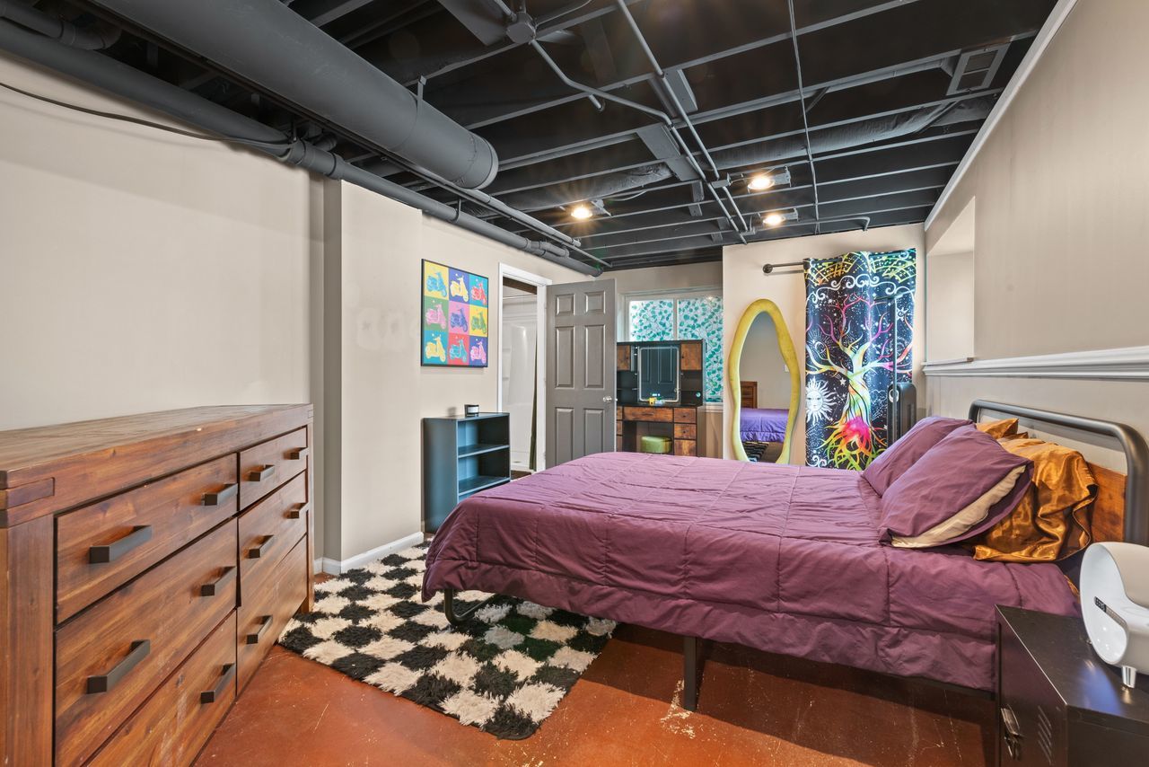 2561 HENNIG Road, Hampshire, IL 60140