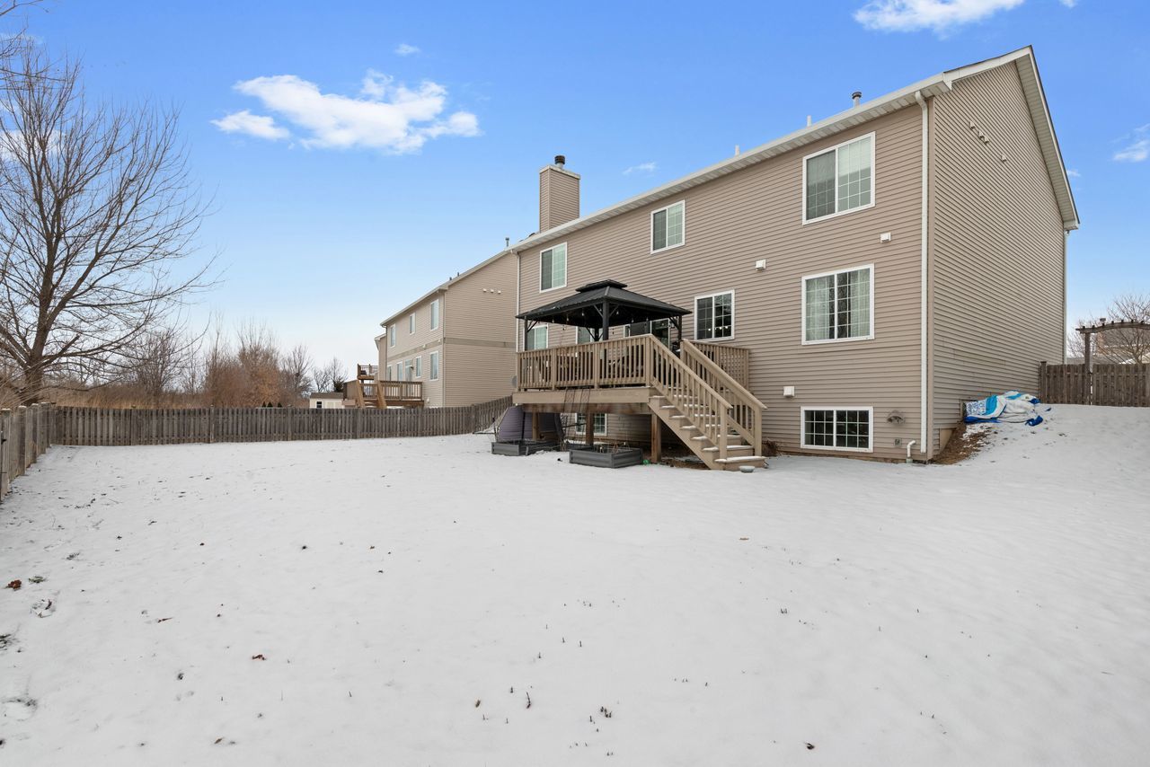 2561 HENNIG Road, Hampshire, IL 60140