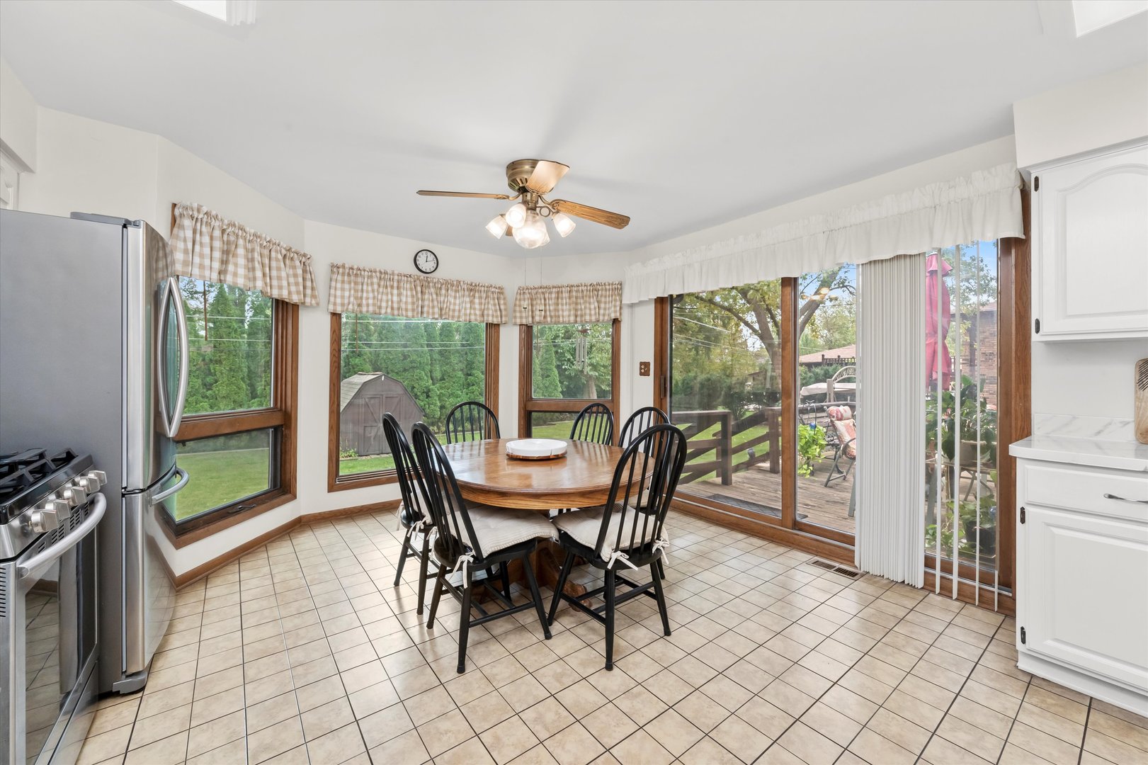 10221 S Eleanor Avenue, Palos Hills, IL 60465