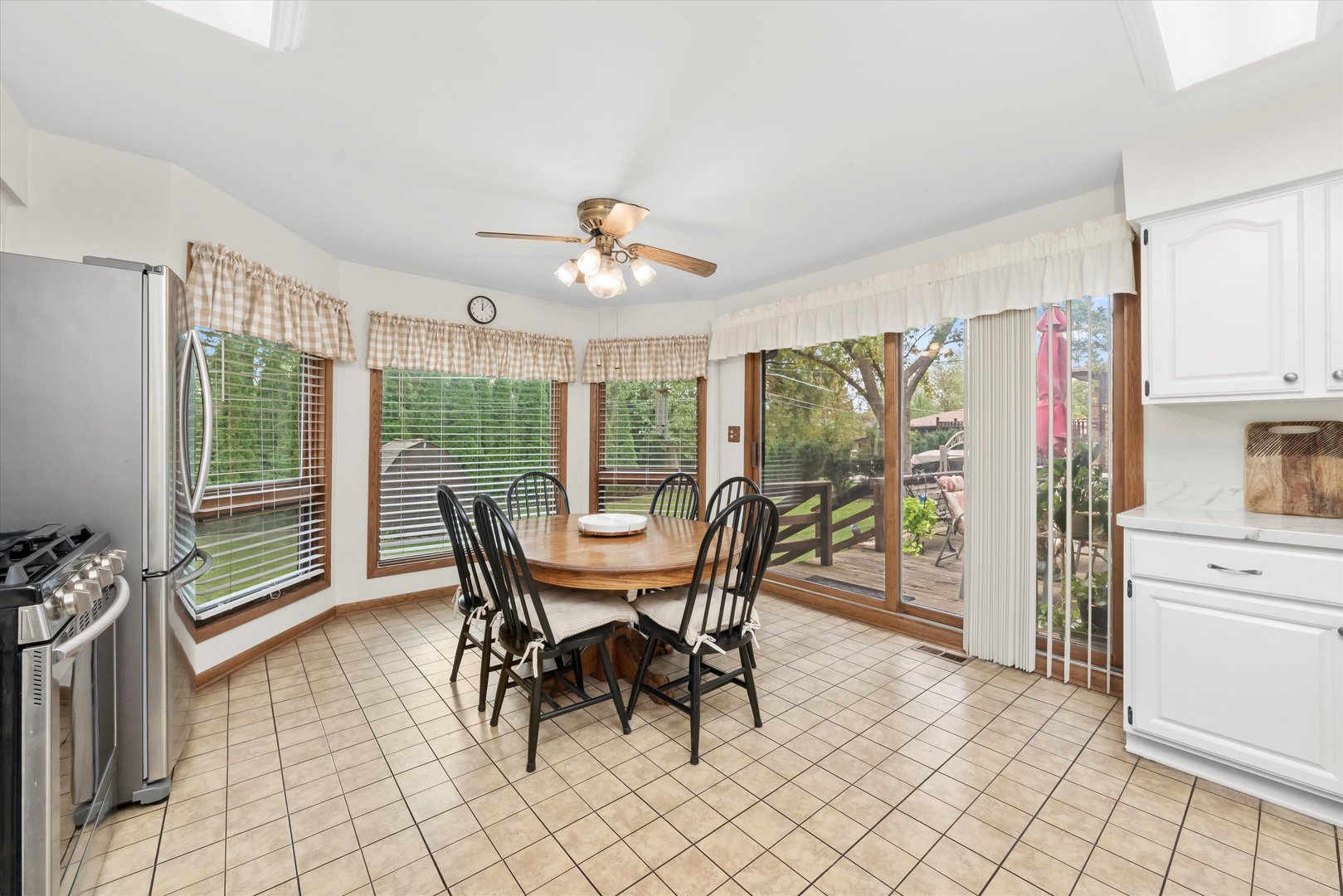 10221 S Eleanor Avenue, Palos Hills, IL 60465