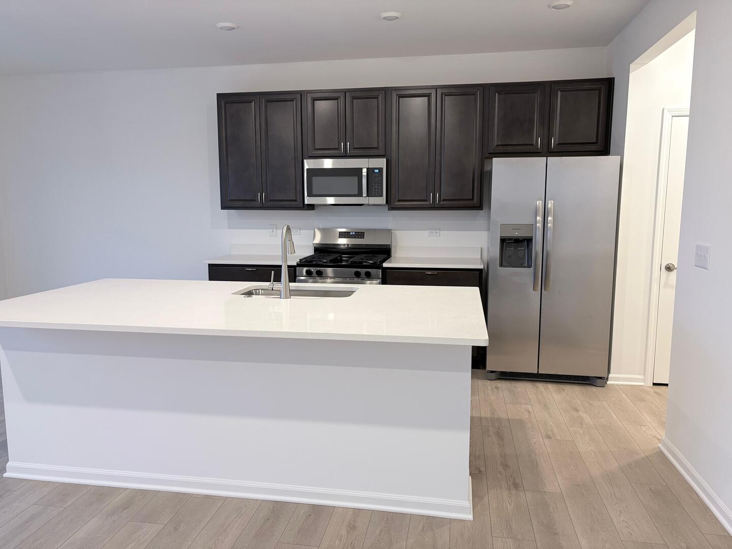 460 Hathaway Lane, Oswego, IL 60543