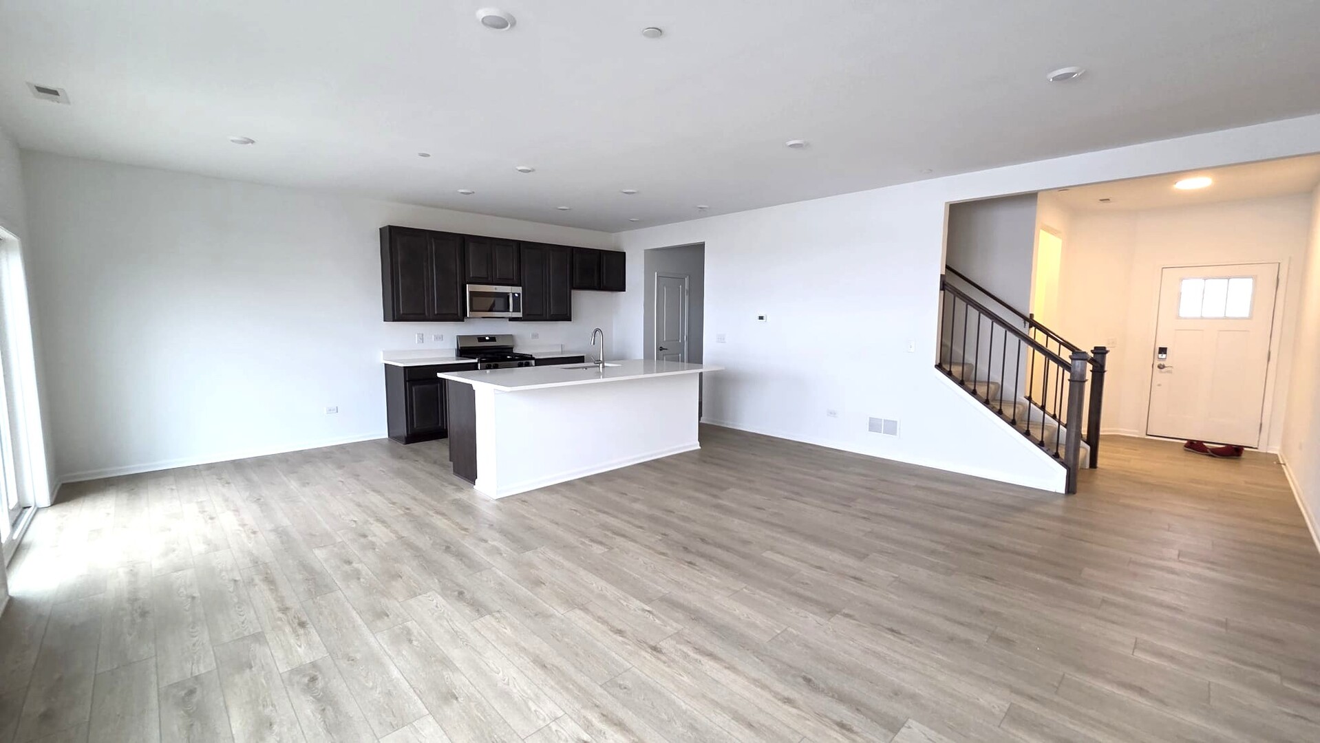 460 Hathaway Lane, Oswego, IL 60543