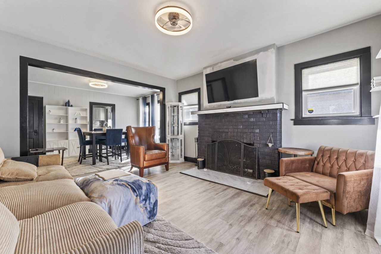 819 N Ash Street, Waukegan, IL 60085