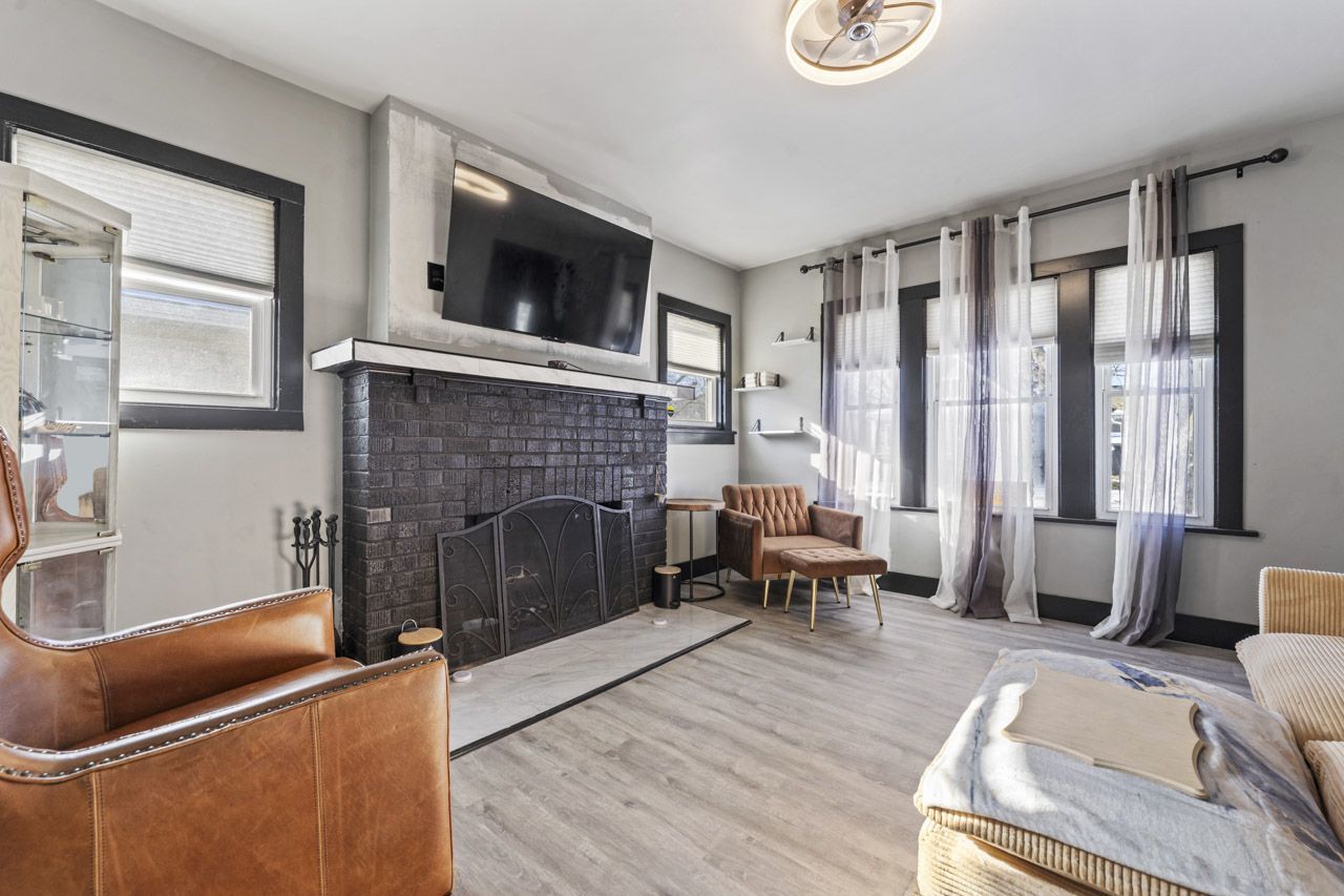 819 N Ash Street, Waukegan, IL 60085