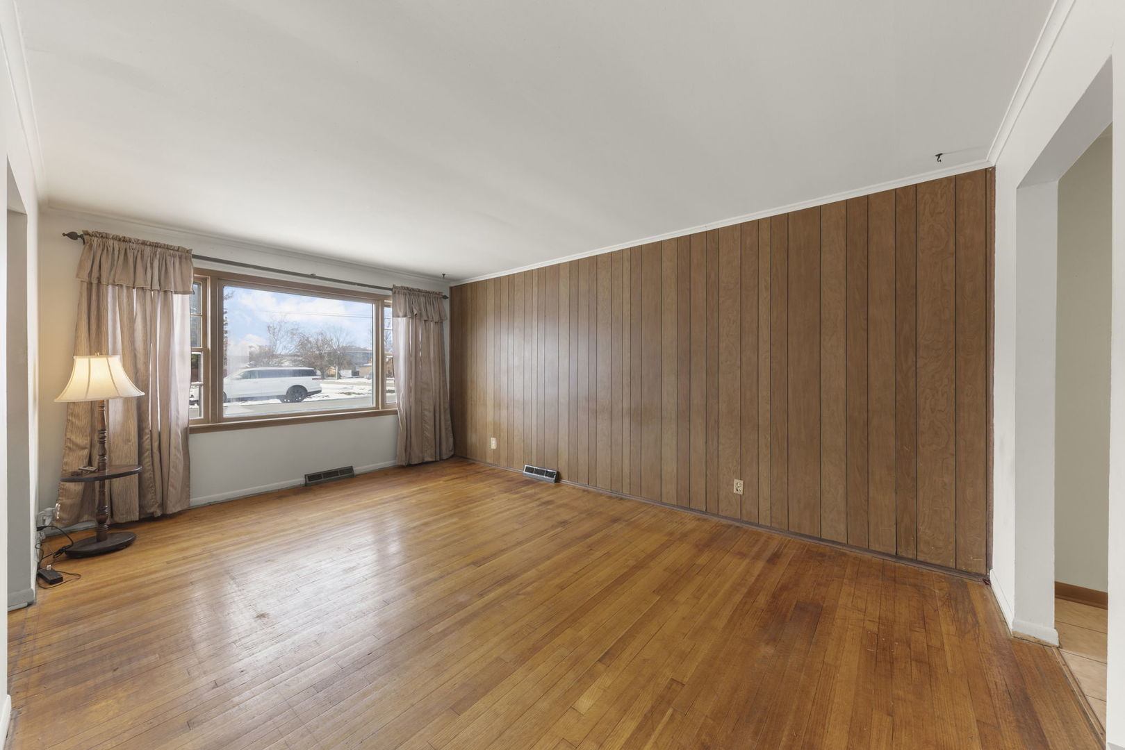 10901 S Nagle Avenue, Worth, IL 60482