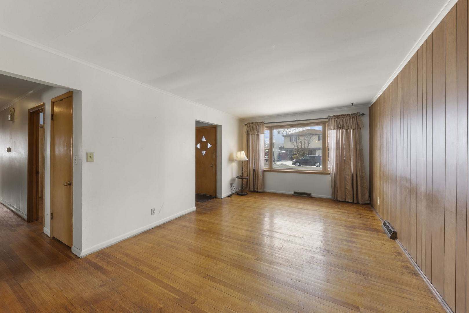 10901 S Nagle Avenue, Worth, IL 60482