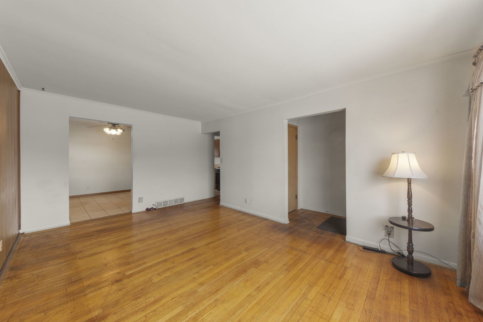 10901 S Nagle Avenue, Worth, IL 60482