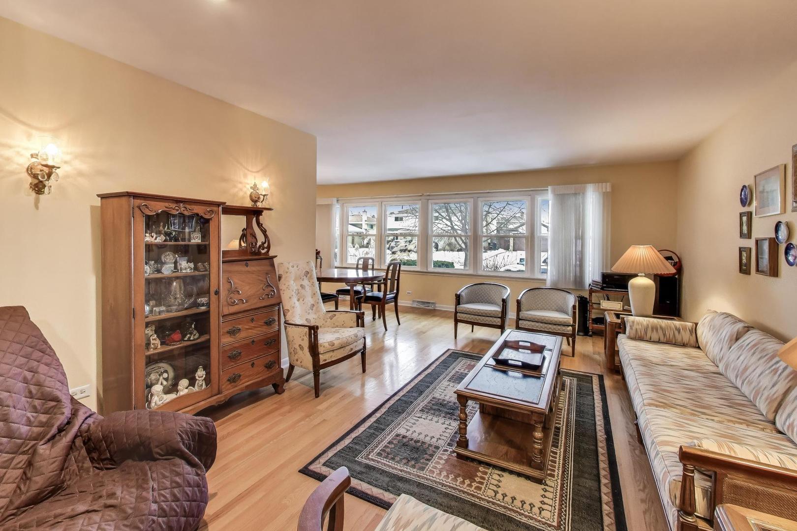 7621 Davis Street, Morton Grove, IL 60053