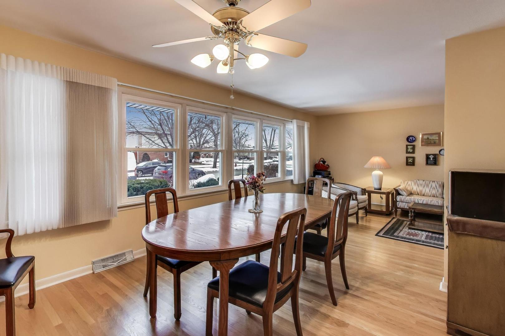 7621 Davis Street, Morton Grove, IL 60053