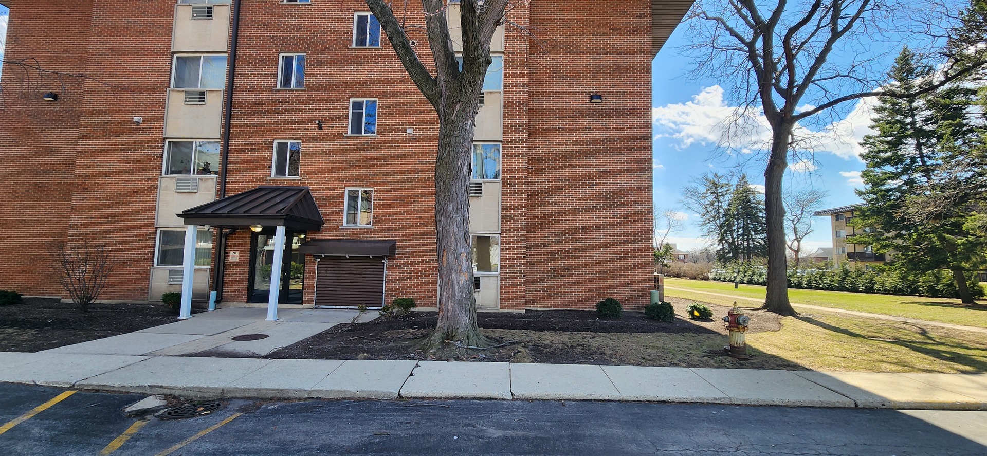 2230 S GOEBBERT Road #147, Arlington Heights, IL 60005