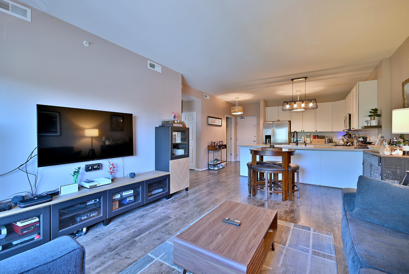 145 S York Street #404, Elmhurst, IL 60126