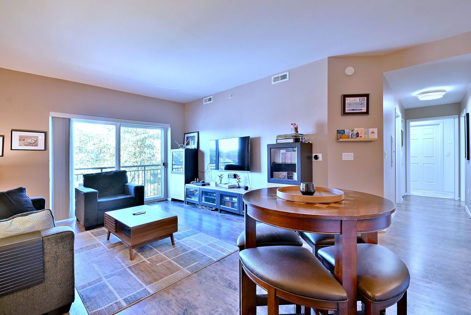 145 S York Street #404, Elmhurst, IL 60126