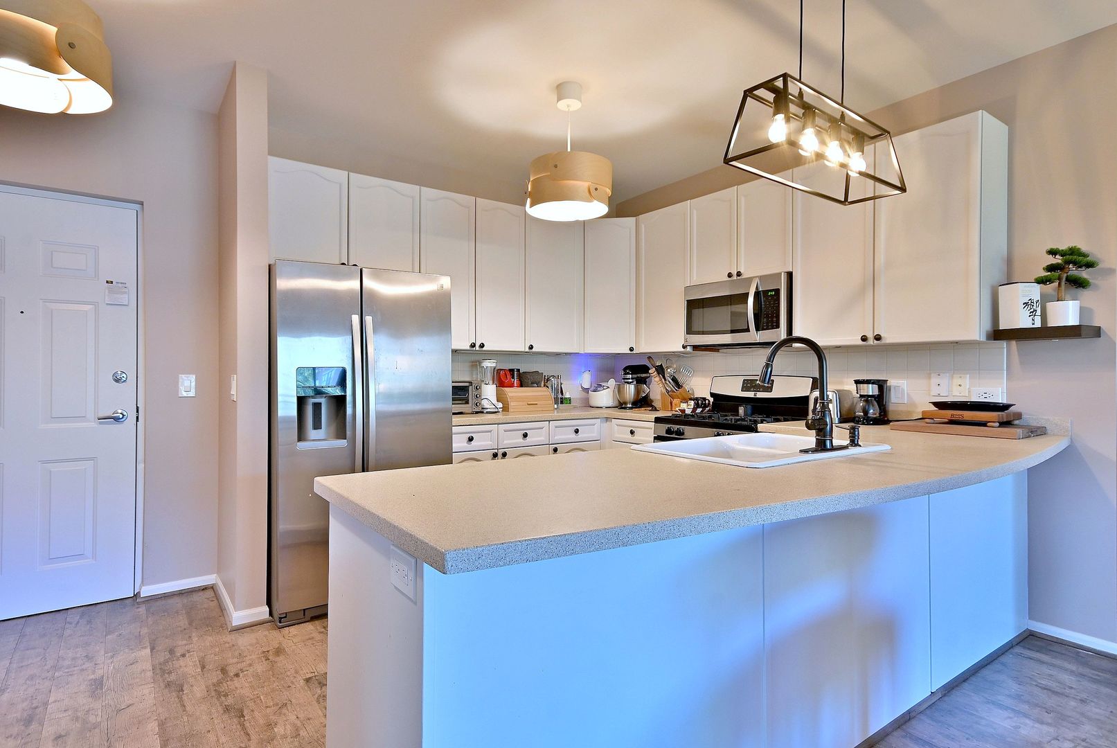 145 S York Street #404, Elmhurst, IL 60126