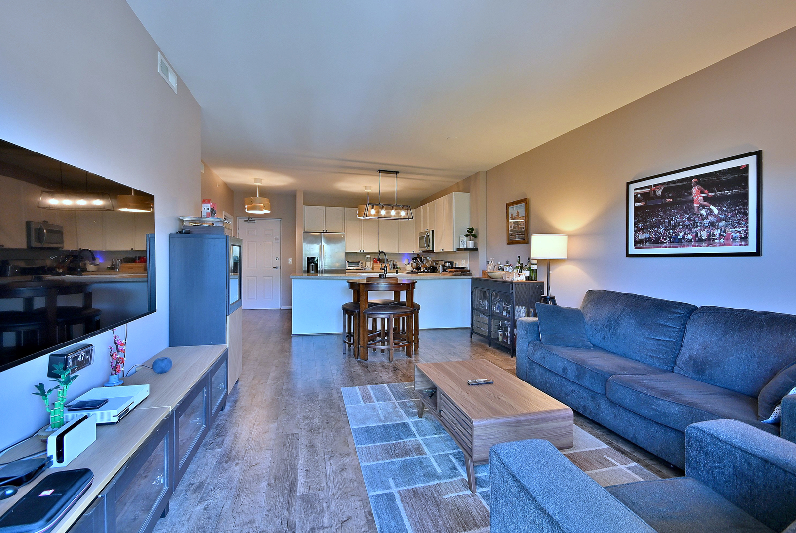 145 S York Street #404, Elmhurst, IL 60126