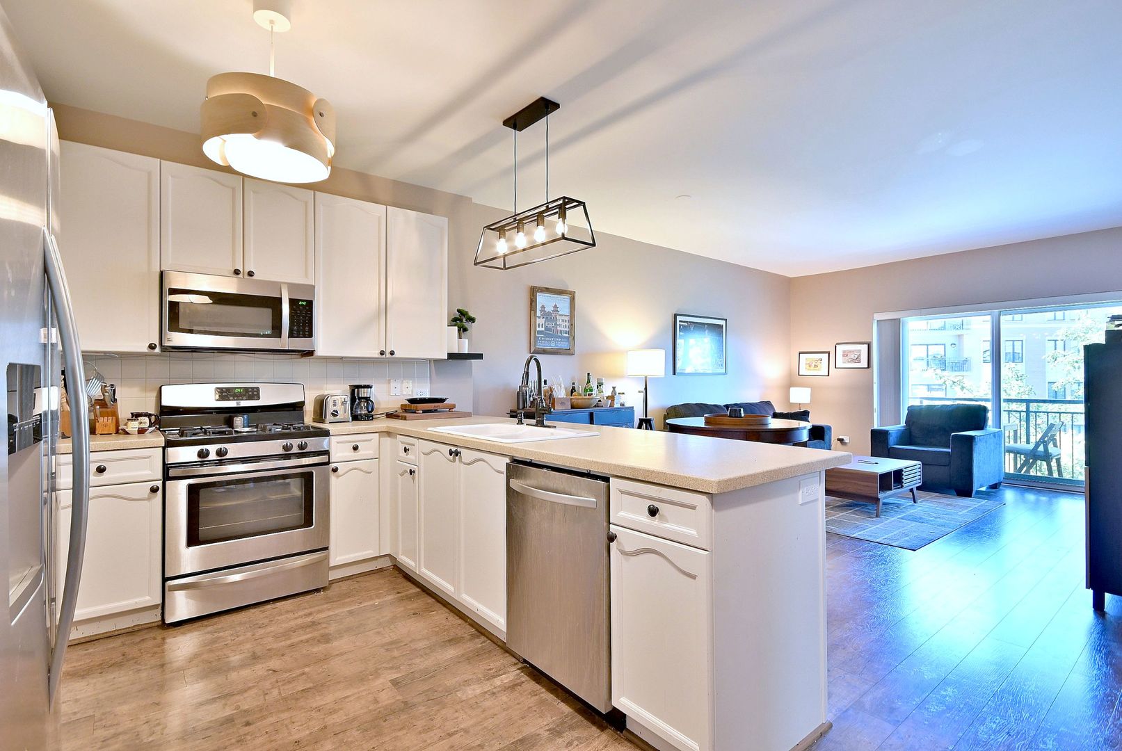 145 S York Street #404, Elmhurst, IL 60126