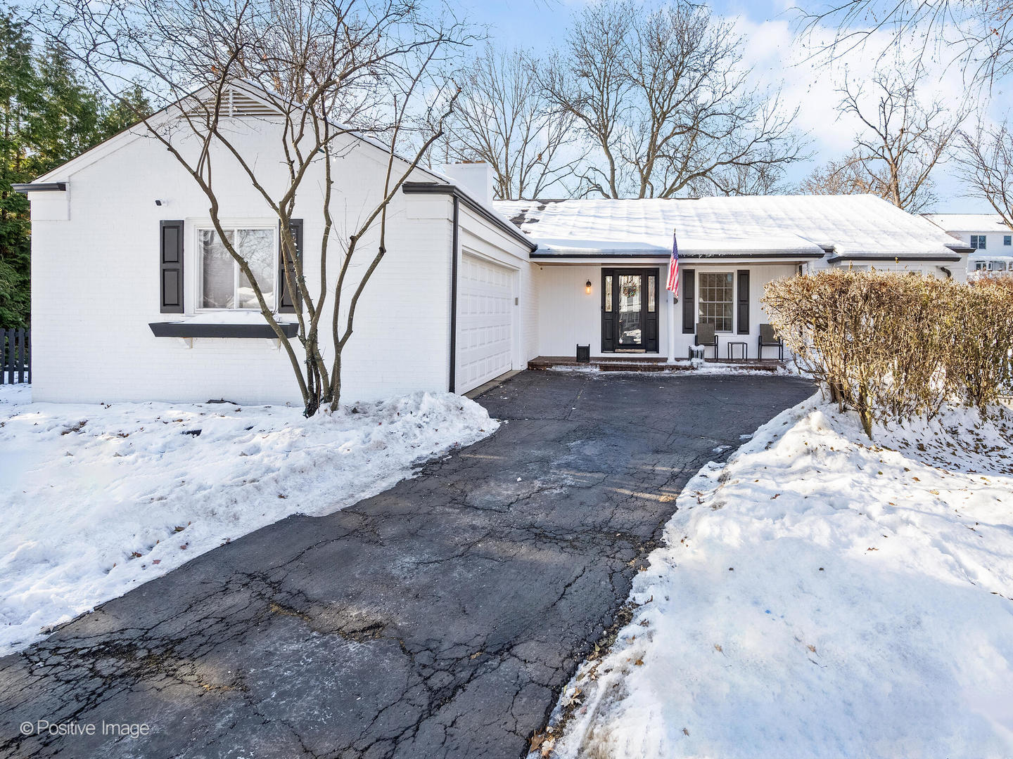 2S386 SENECA Drive, Wheaton, IL 60189