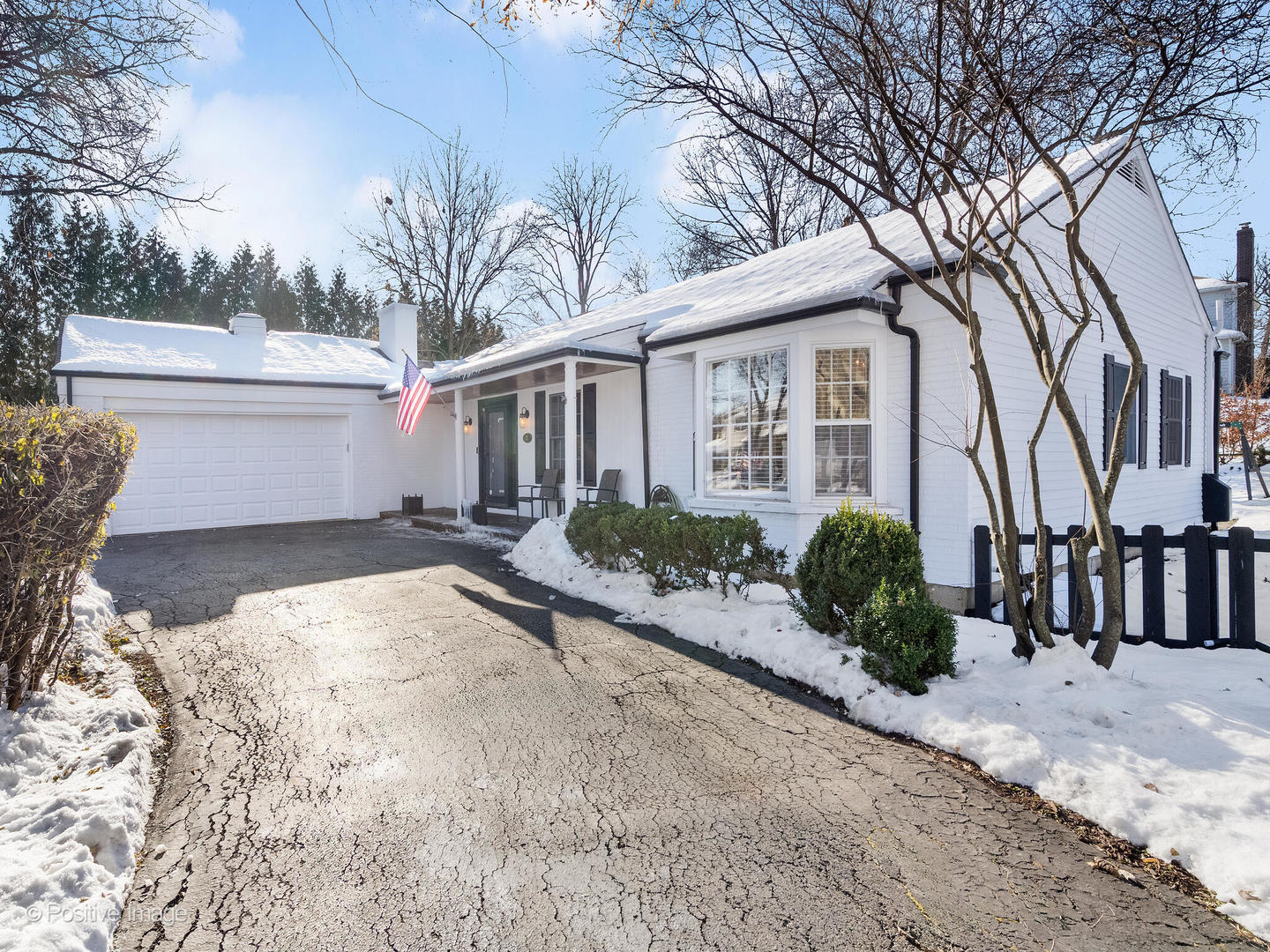 2S386 SENECA Drive, Wheaton, IL 60189