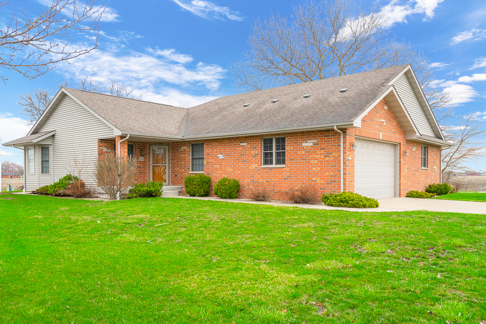 250 S McGinty Street, Diamond, IL 60416