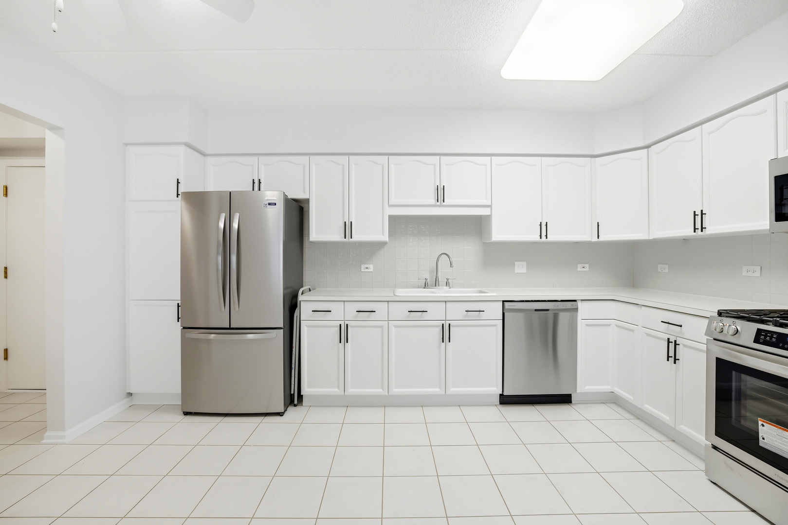 650 S River Road #405, Des Plaines, IL 60016