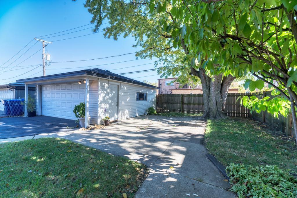 9323 S 80th Court, Hickory Hills, IL 60457