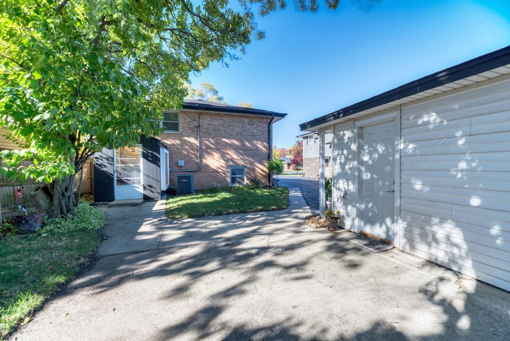 9323 S 80th Court, Hickory Hills, IL 60457