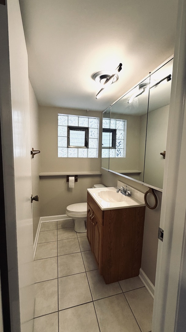 9323 S 80th Court, Hickory Hills, IL 60457