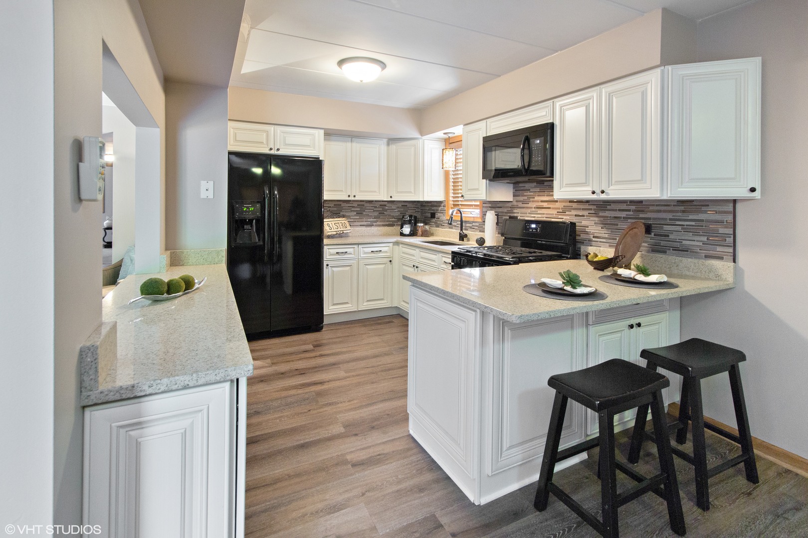 616 E 5th Avenue #201, Naperville, IL 60563