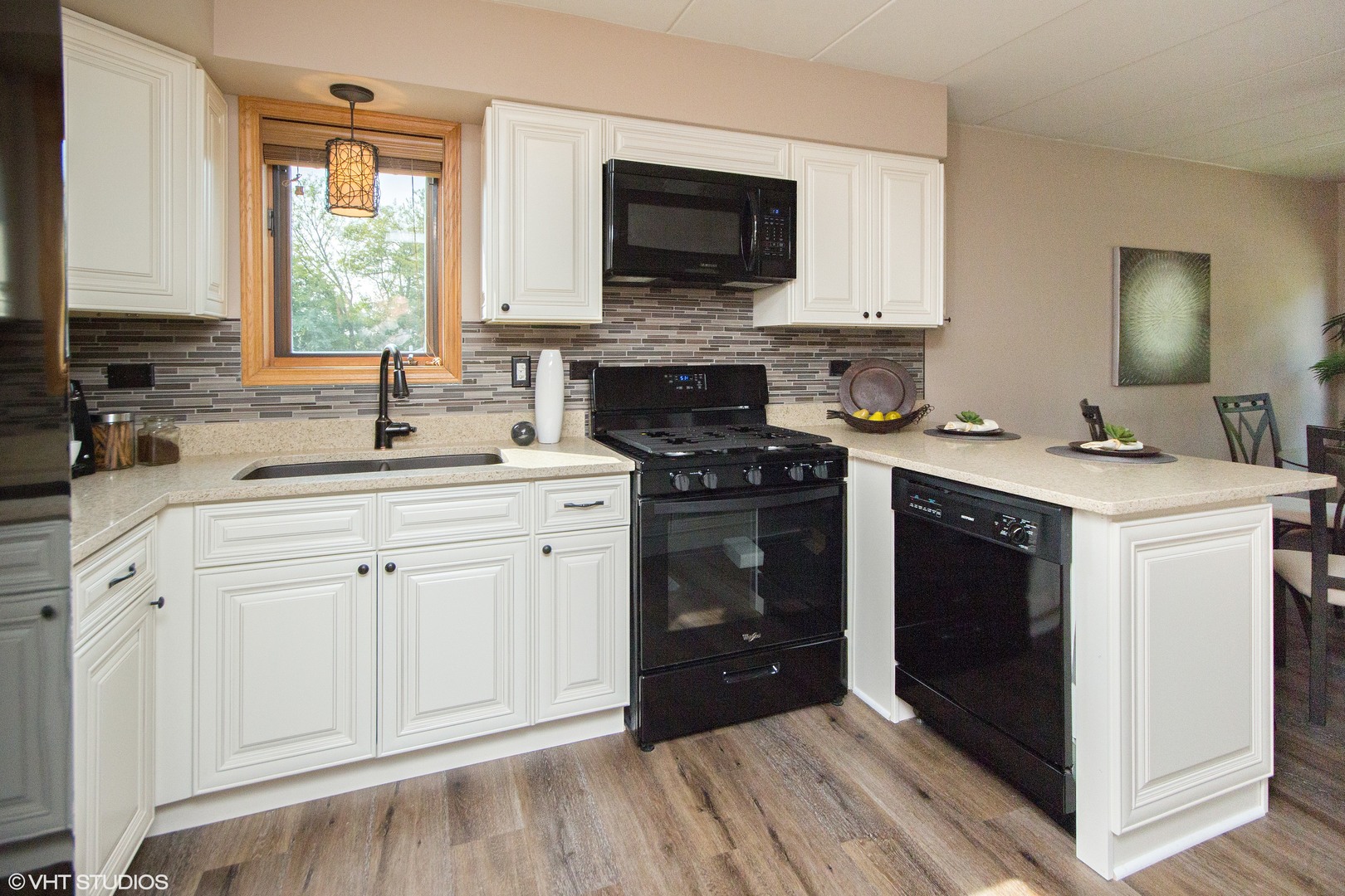 616 E 5th Avenue #201, Naperville, IL 60563