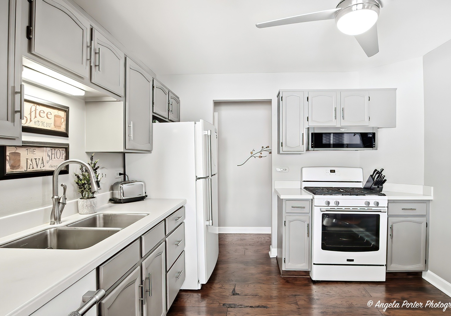 1516 CAMDEN Court #A1, Wheeling, IL 60090