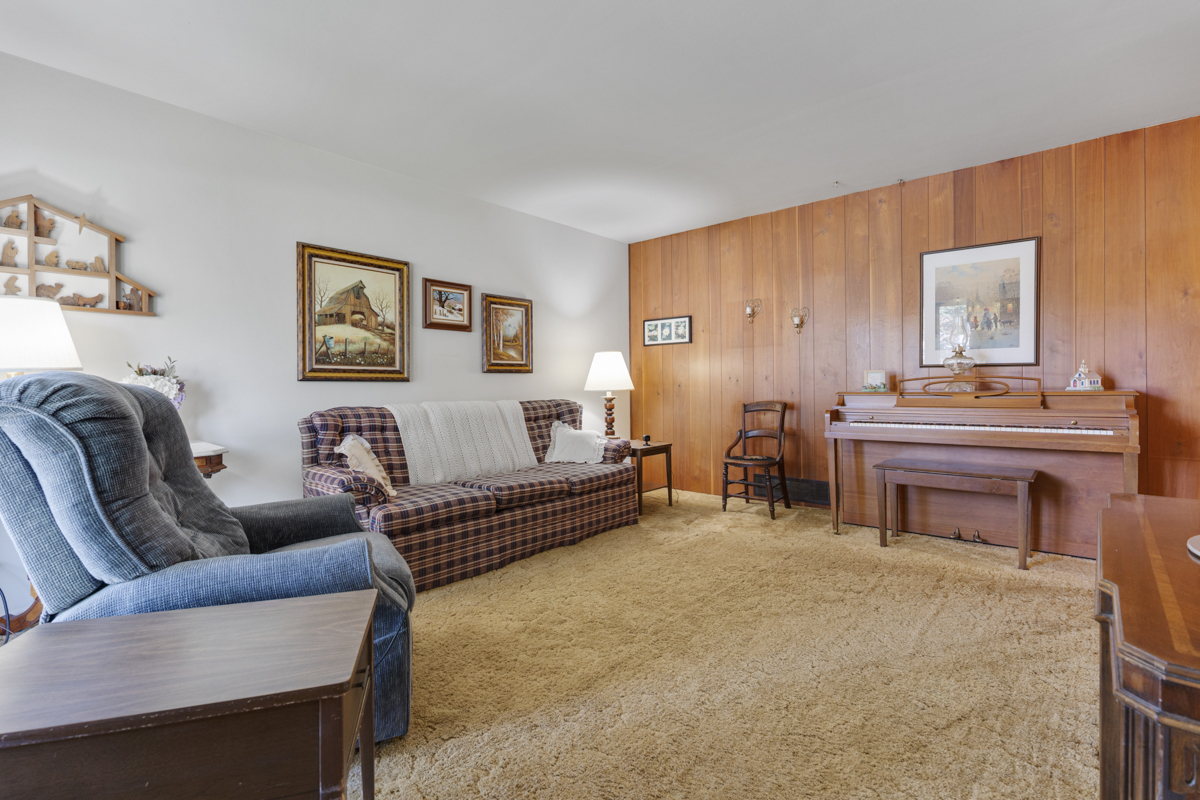 550 Ridge Avenue, Elk Grove Village, IL 60007