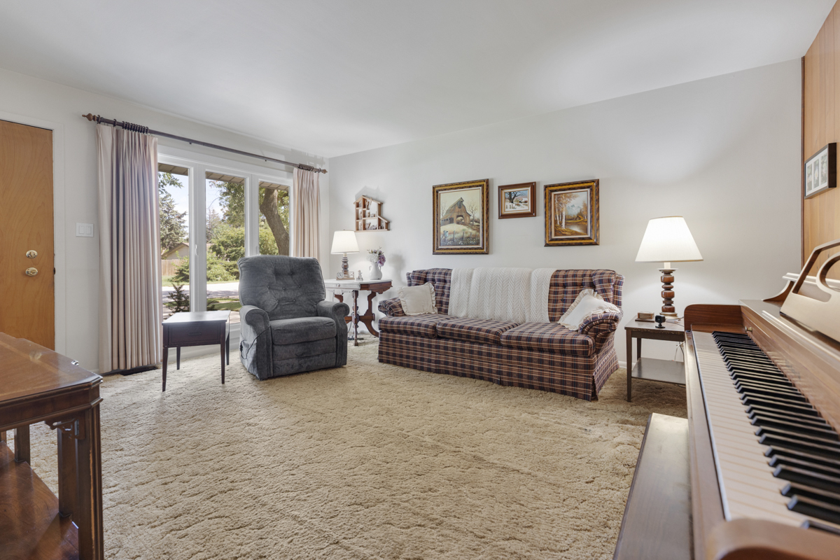 550 Ridge Avenue, Elk Grove Village, IL 60007