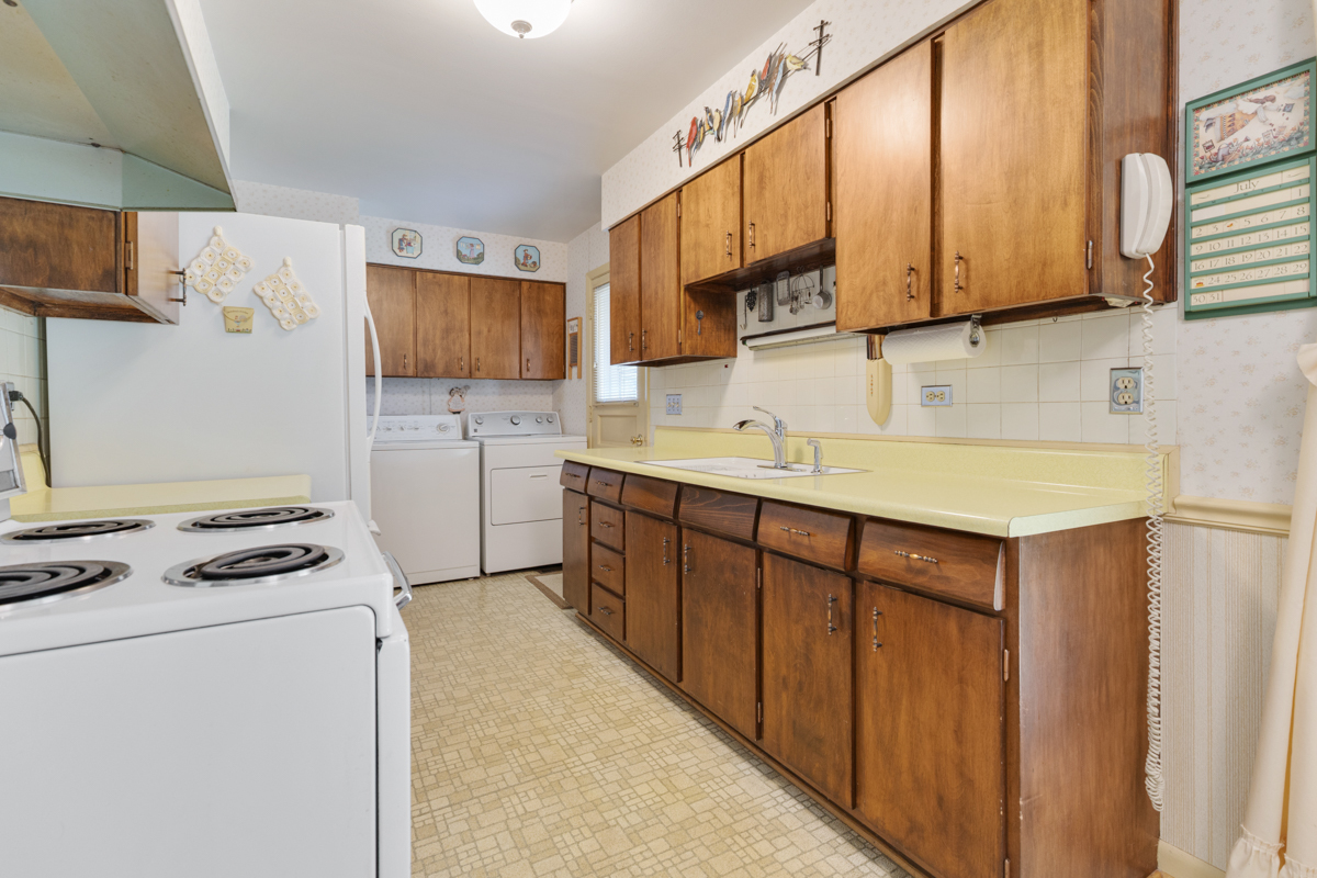 550 Ridge Avenue, Elk Grove Village, IL 60007