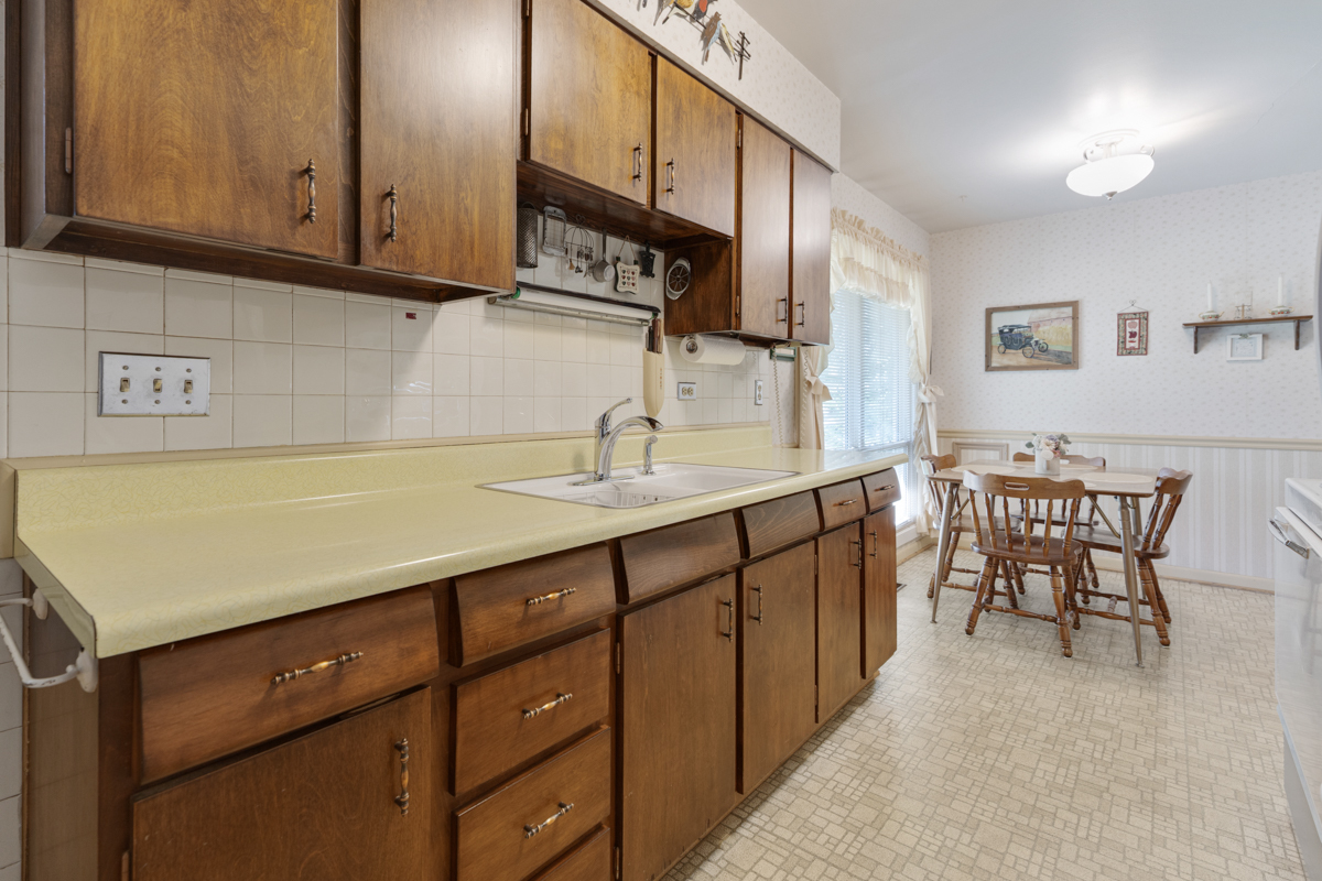 550 Ridge Avenue, Elk Grove Village, IL 60007