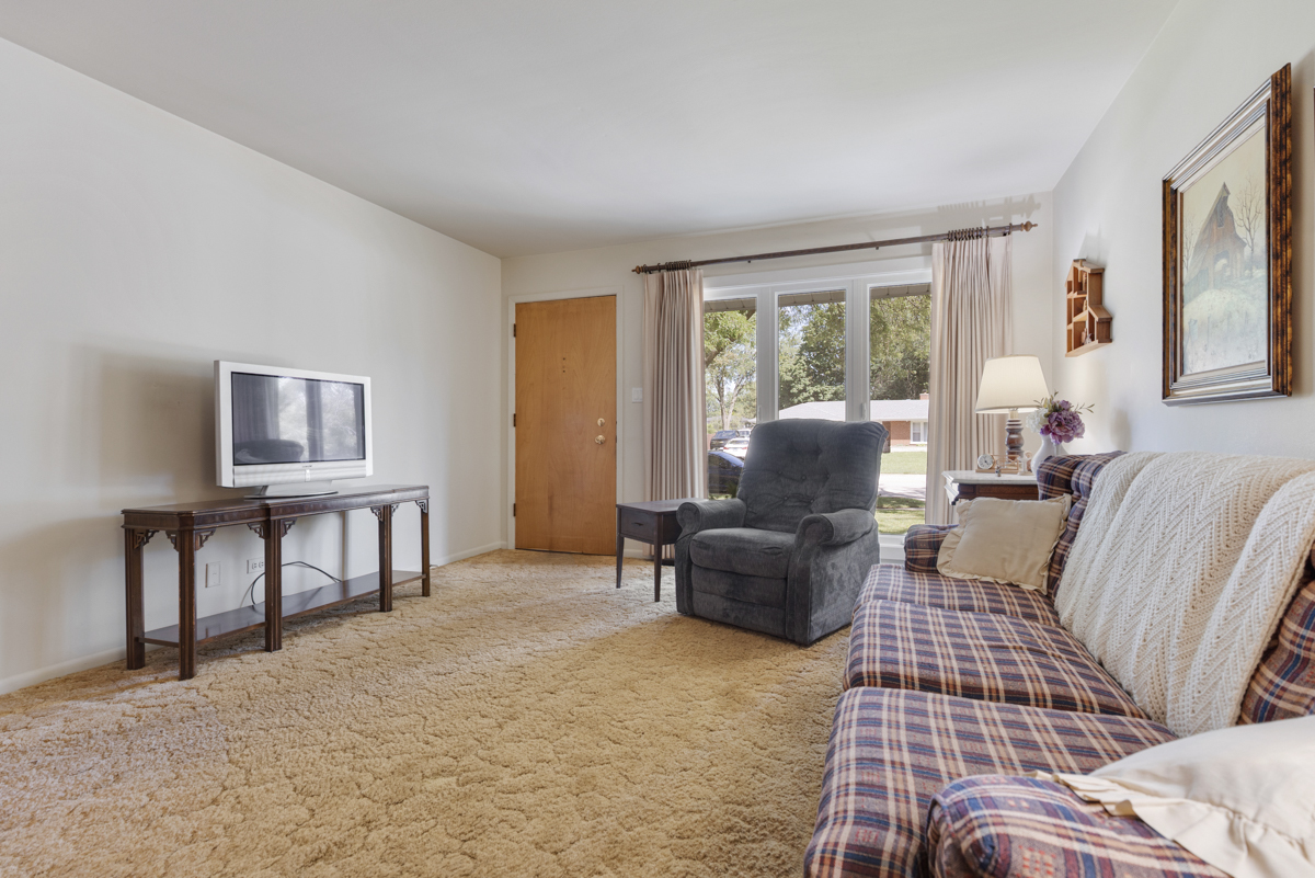 550 Ridge Avenue, Elk Grove Village, IL 60007