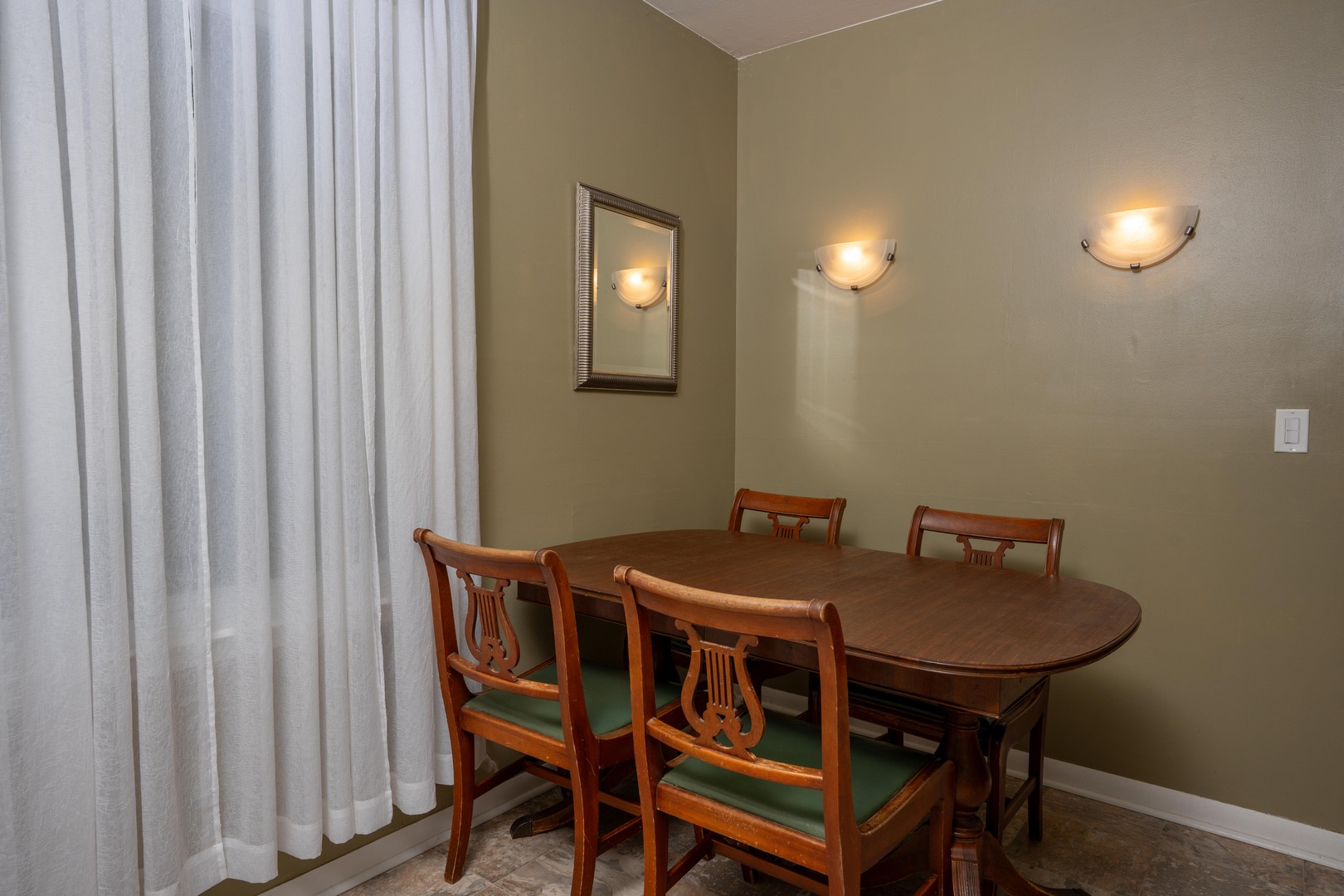 621 N Forest Avenue, Mount Prospect, IL 60056