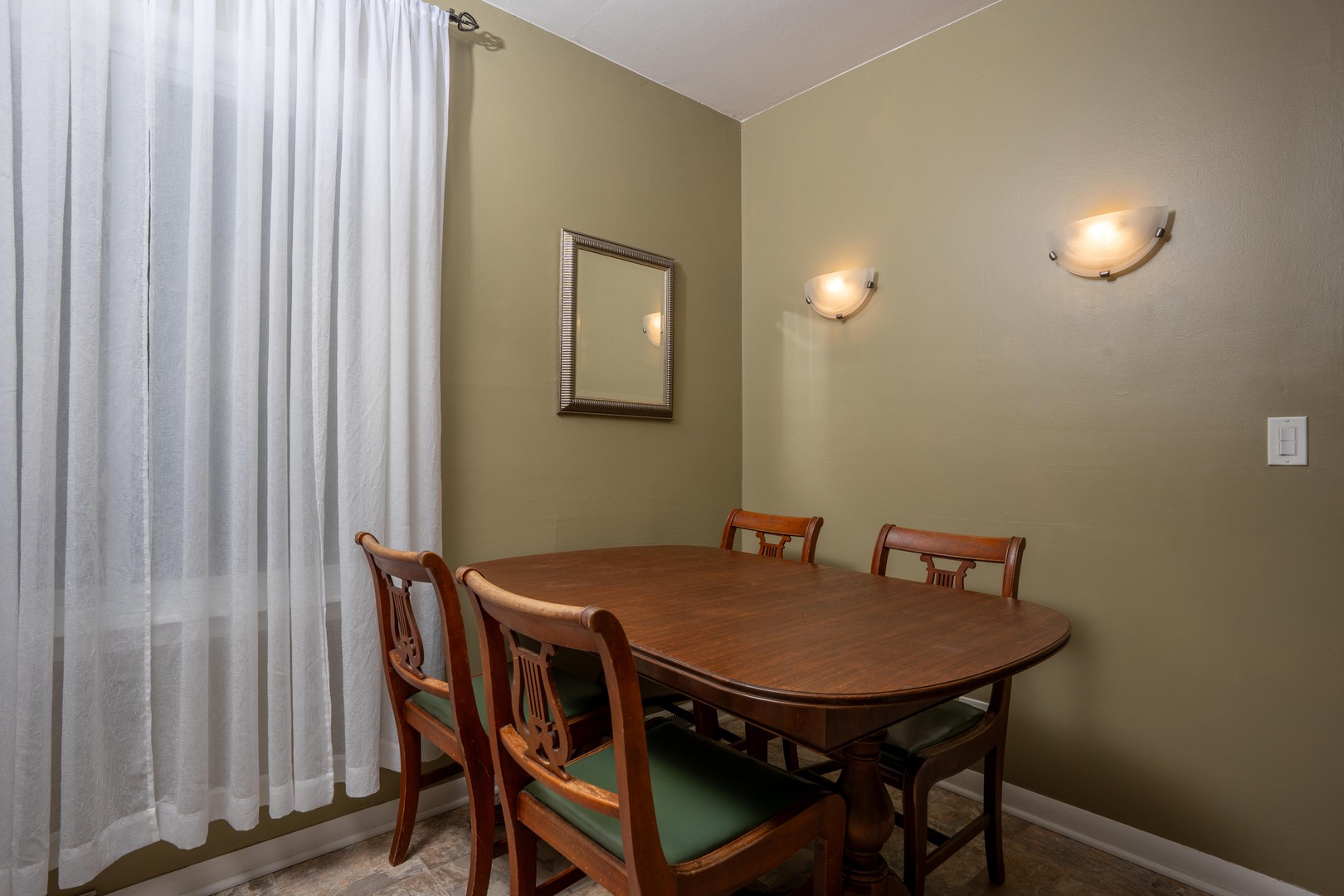 621 N Forest Avenue, Mount Prospect, IL 60056