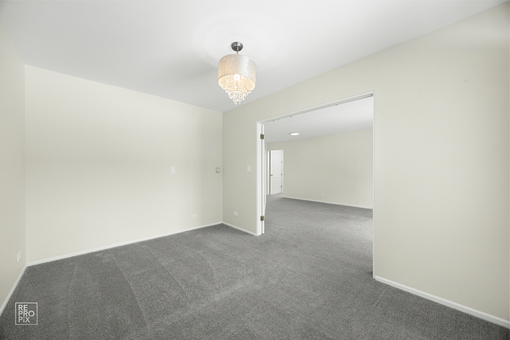 602 E Algonquin Road #207, Arlington Heights, IL 60005