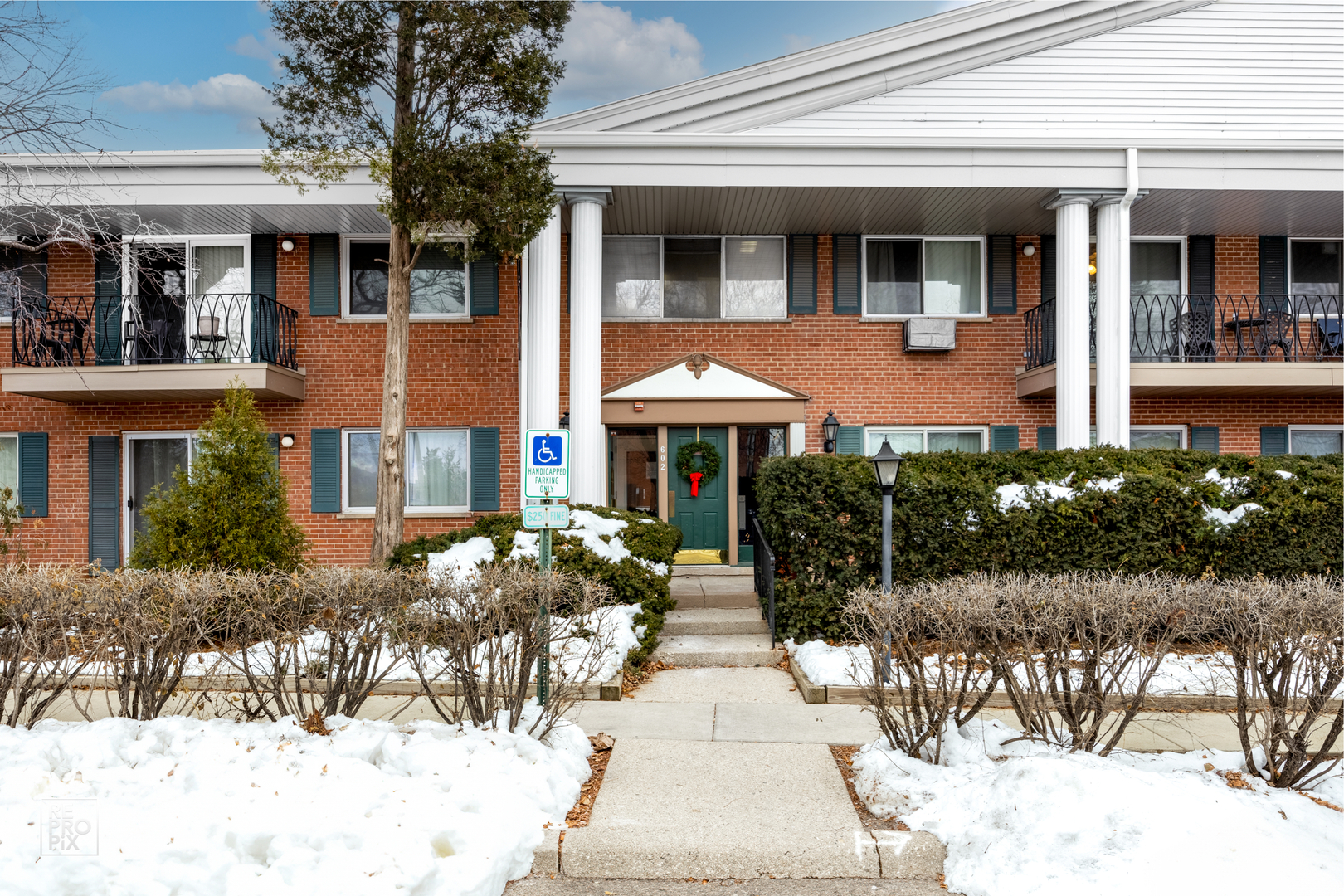 602 E Algonquin Road #207, Arlington Heights, IL 60005