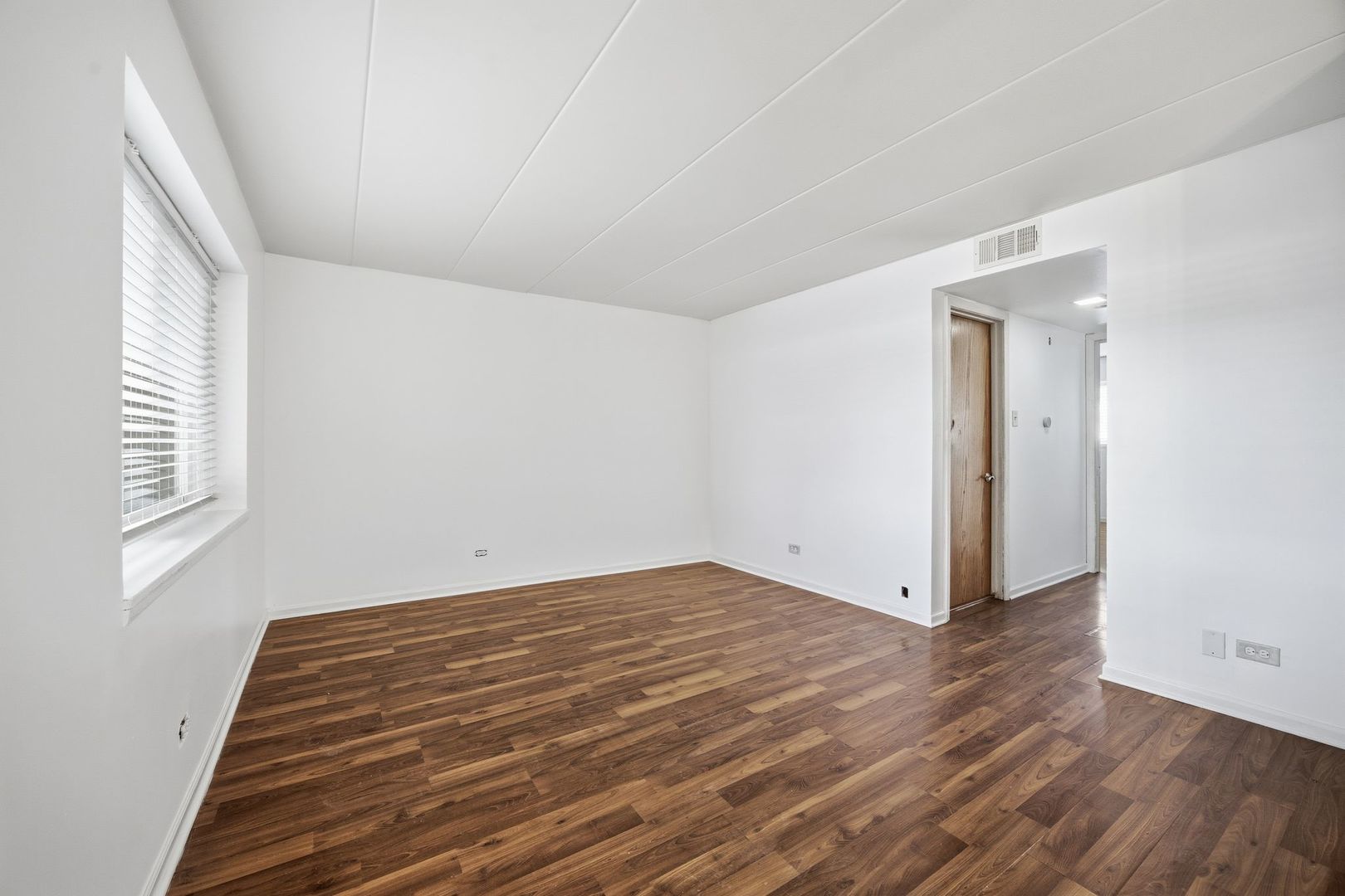 4618 River Road #1D, Schiller Park, IL 60176