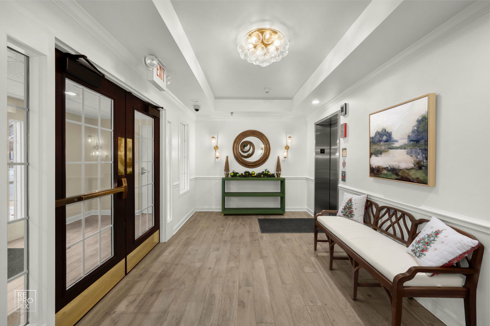 434 McDaniels Circle #401, Clarendon Hills, IL 60514