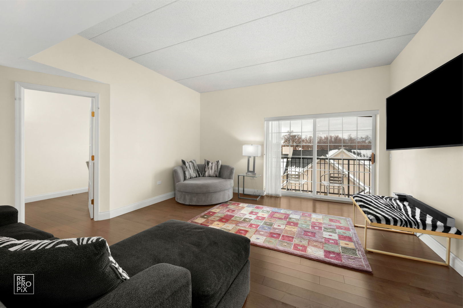 434 McDaniels Circle #401, Clarendon Hills, IL 60514