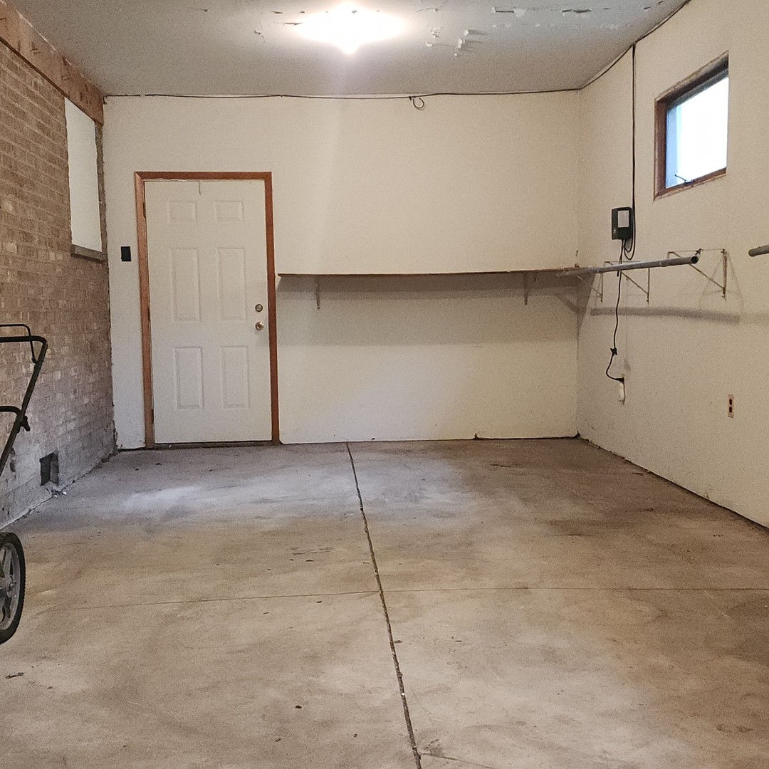 4605 W 84th Place, Chicago, IL 60652