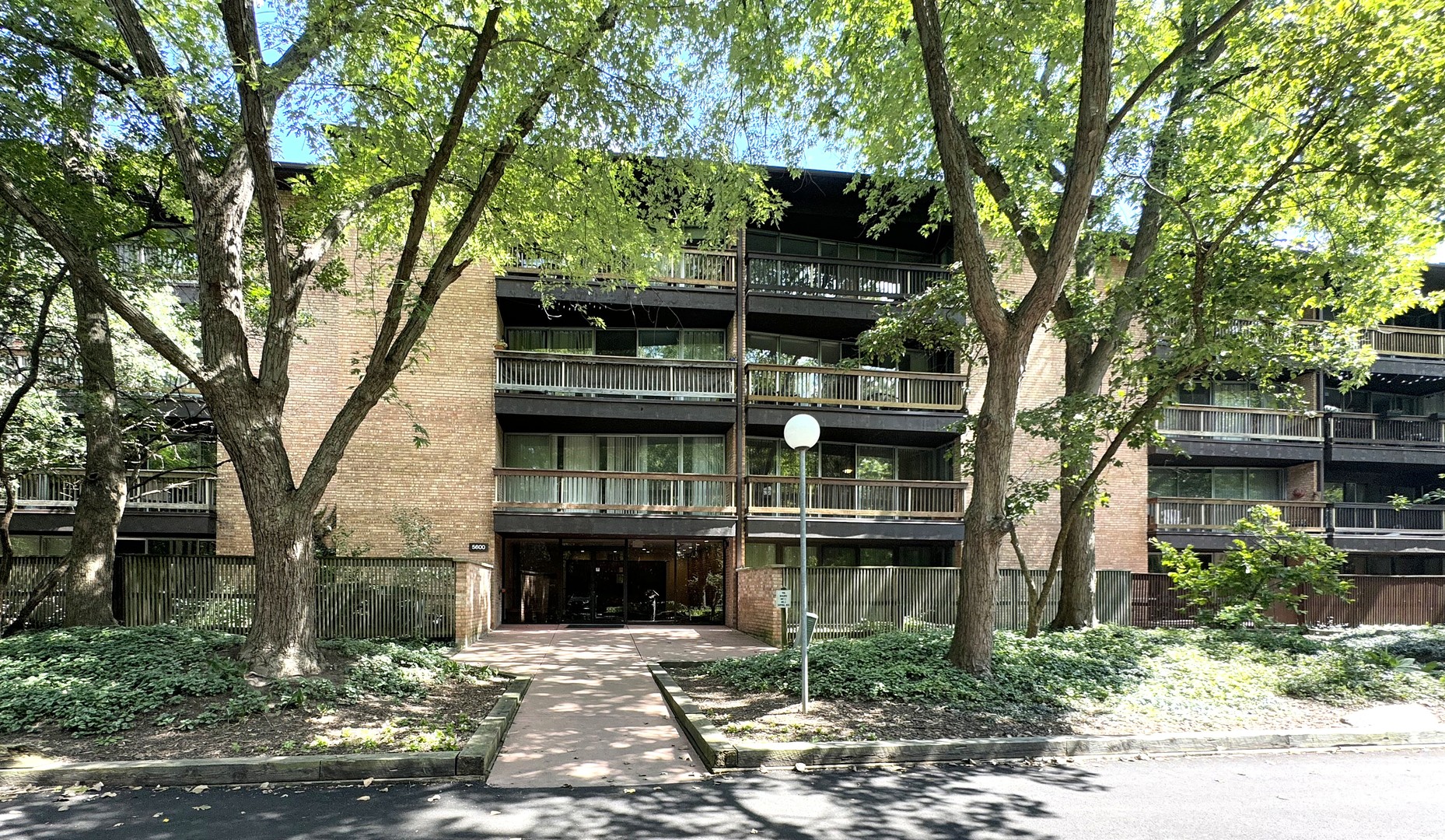 5600 Hillcrest Lane #1K, Lisle, IL 60532