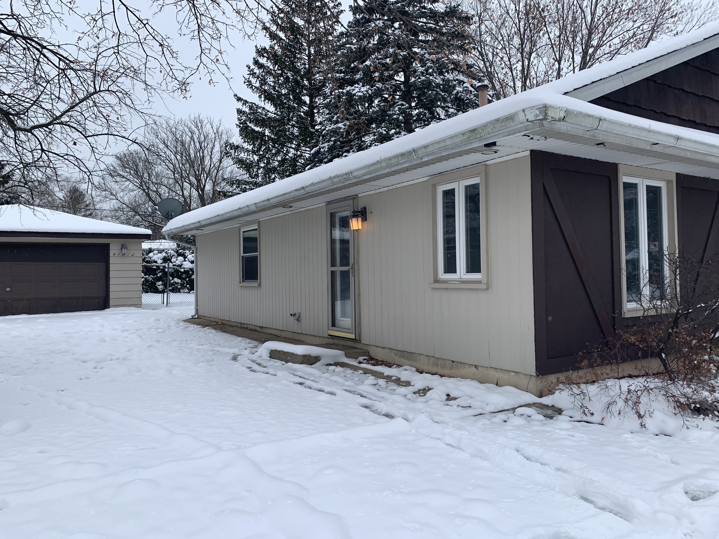 148 W Kennedy Drive, Streamwood, IL 60107