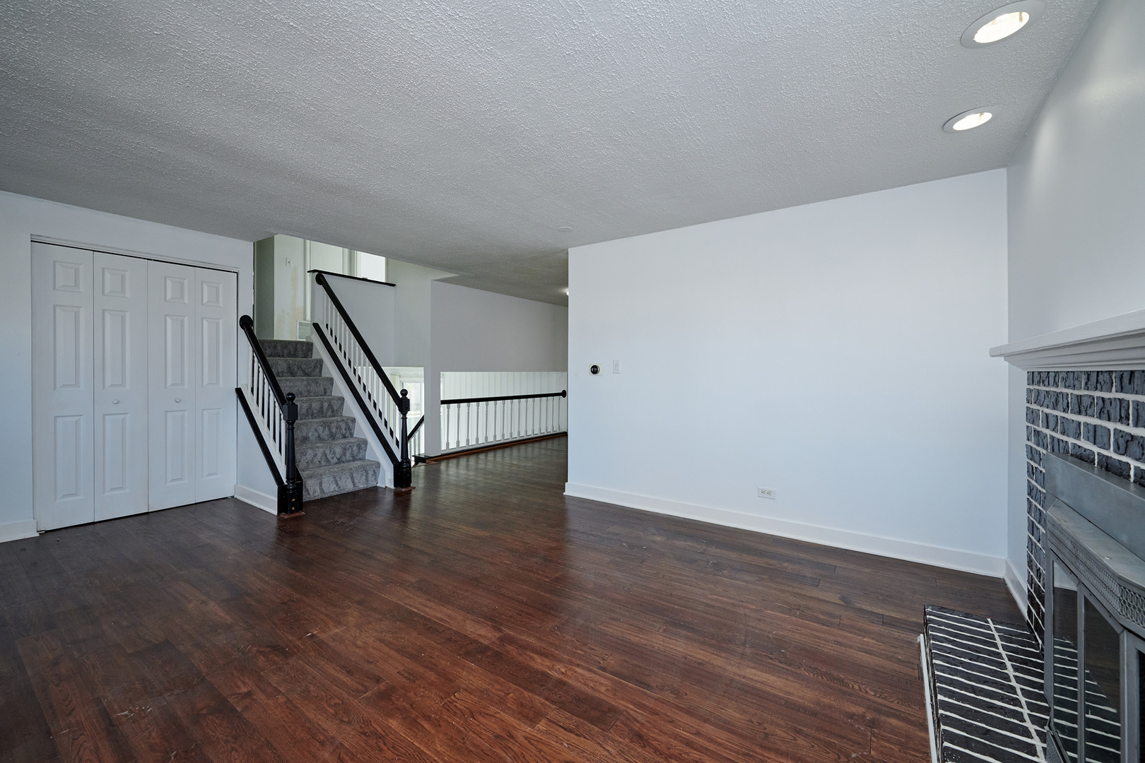 1613 Hartmann Drive, Schaumburg, IL 60193