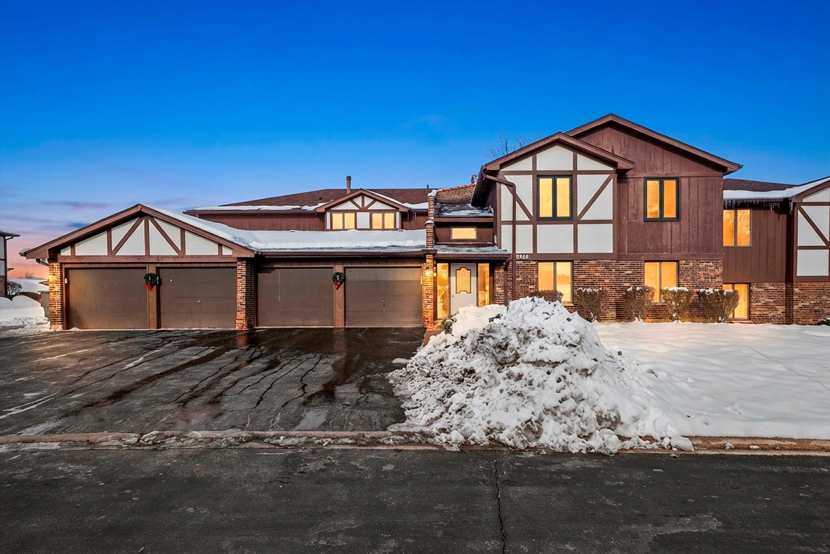 9748 Mill Drive #2E, Palos Park, IL 60464