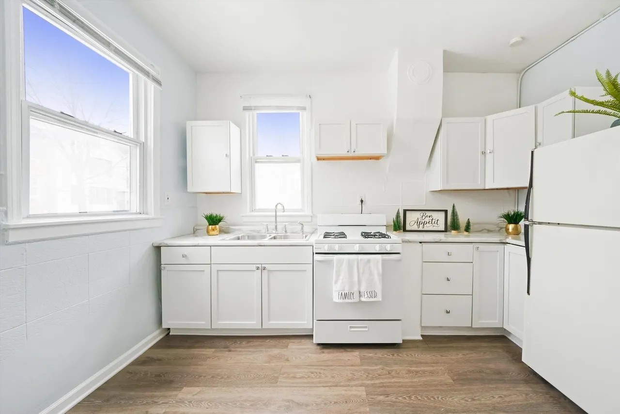 1320 S 49th Avenue, Cicero, IL 60804