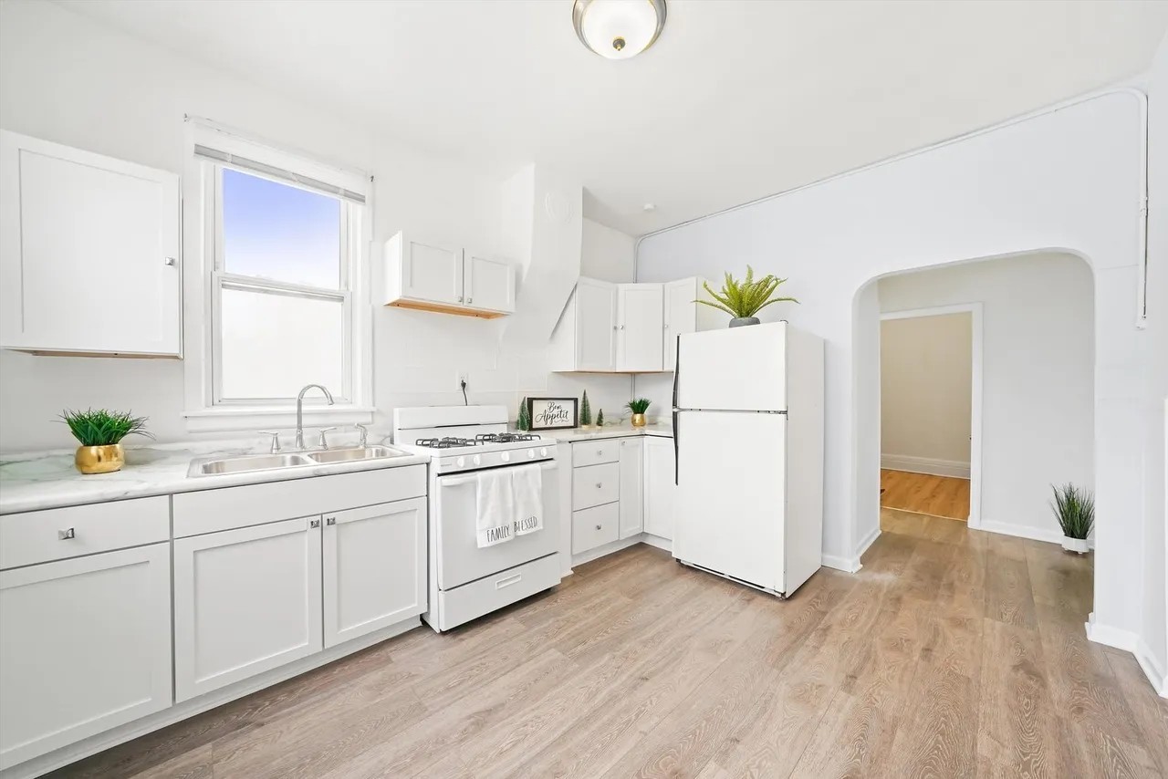 1320 S 49th Avenue, Cicero, IL 60804