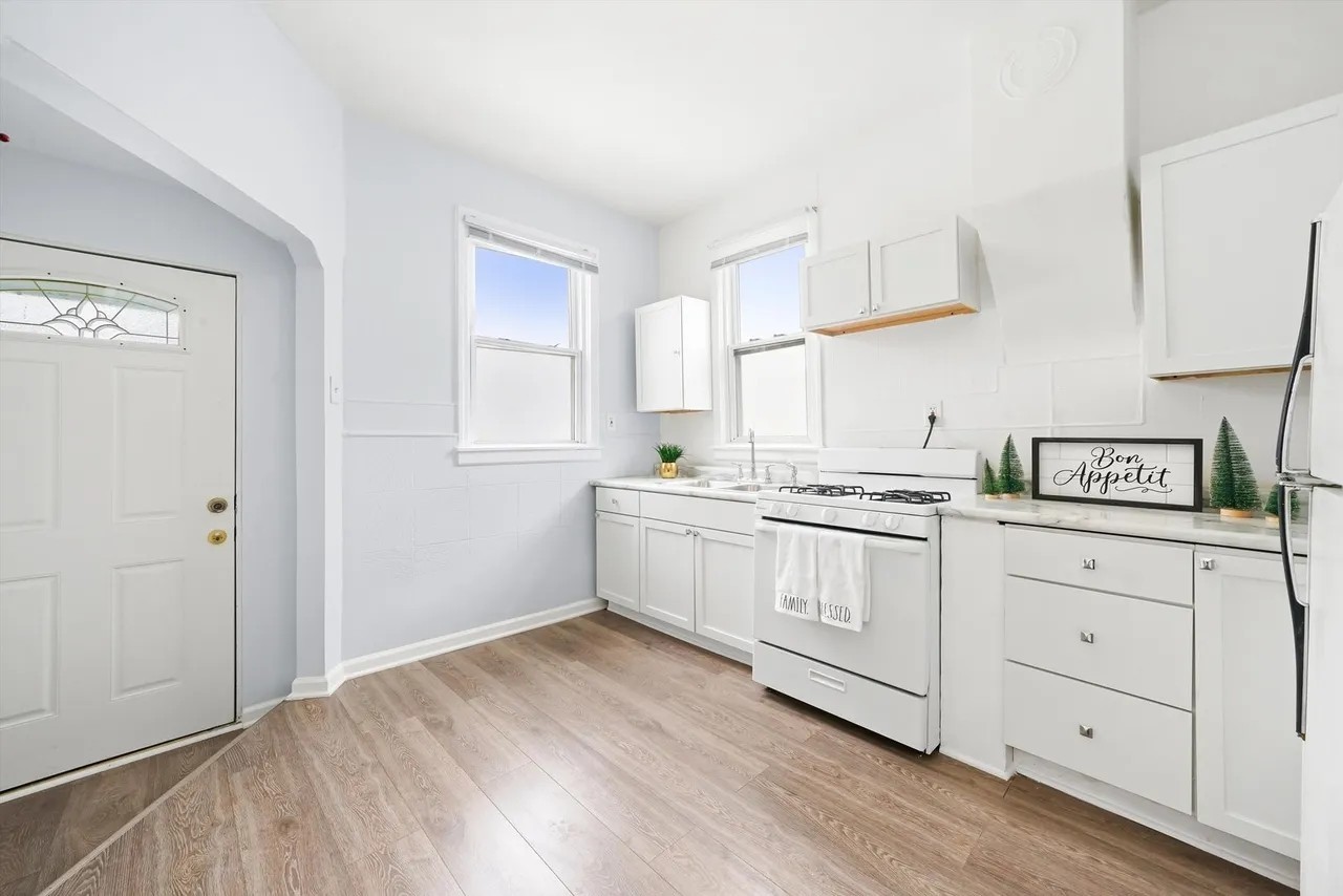 1320 S 49th Avenue, Cicero, IL 60804